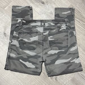Democracy Women Size 6 Camo Cargo Pants “Ab” Technology Stretch Mid Rise Skinny